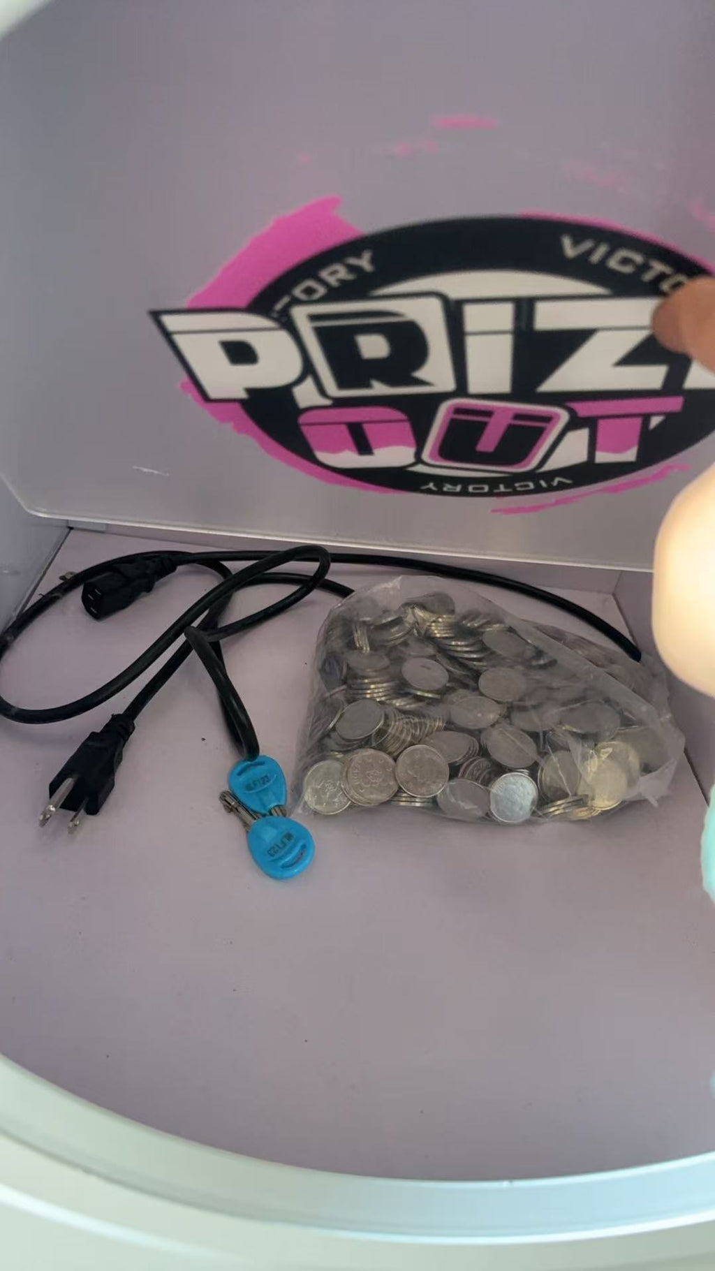 Claw Machine + 500 Tokens+LV Shipping Included